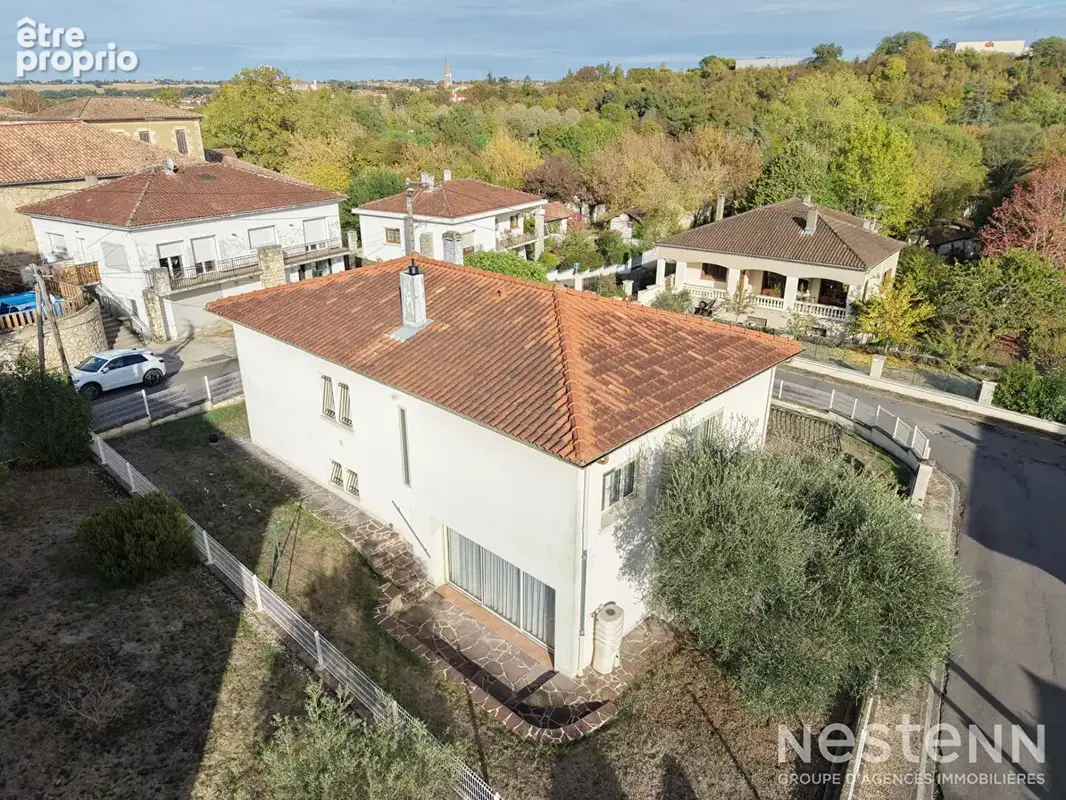 A Vendre Maison de 185 m² avec jardin clôturé dans un quartier résidentiel de Condom. - photo 20