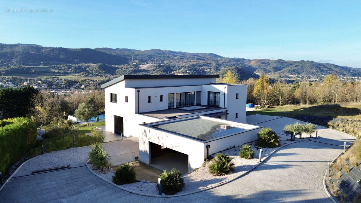 Villa contemporaine de 305 m2 à Saint-Péray - photo 37