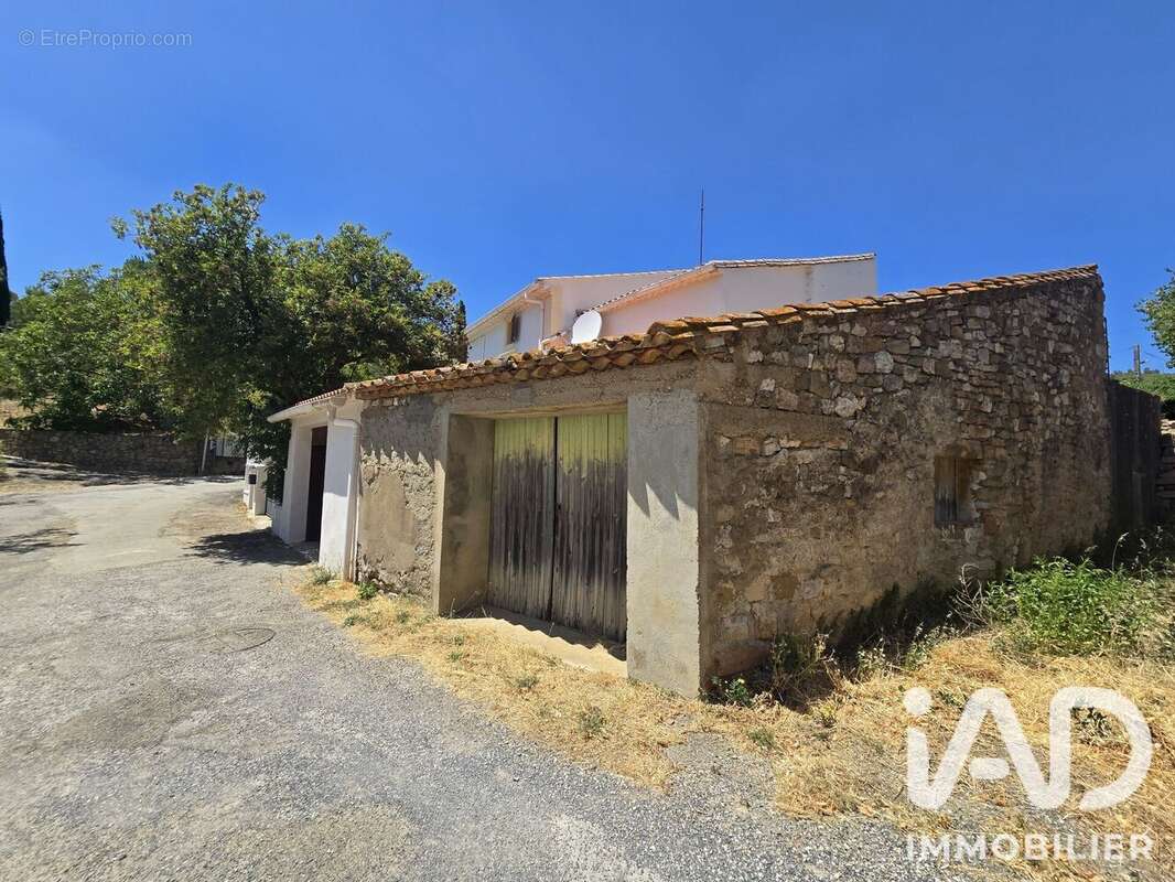 Parking 37 m² à Albas  - photo 2