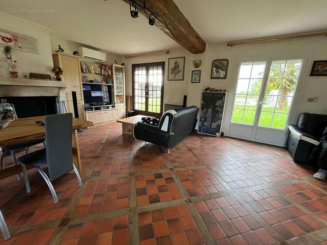 Authentique longère avec piscine, dépendances et belles prestations ? Cadre bucolique garanti - photo 3