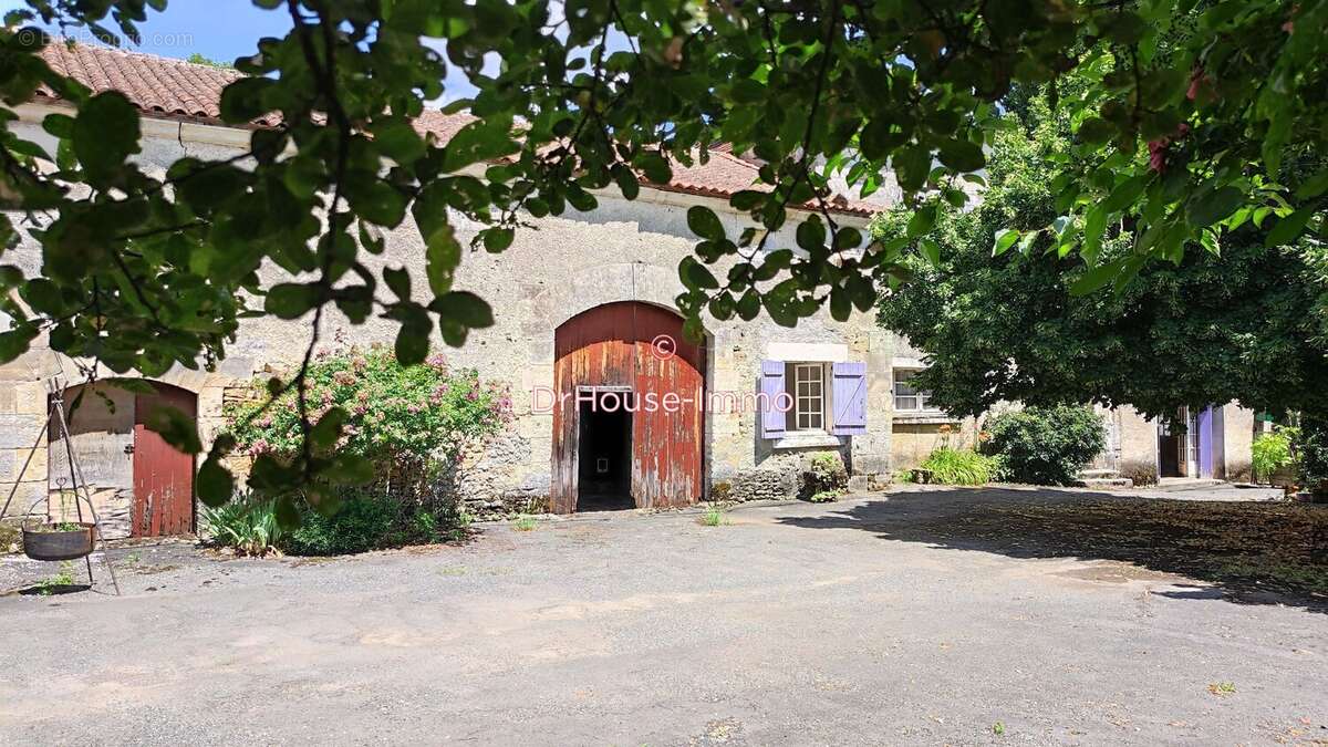 Maison à LA TOUR-BLANCHE