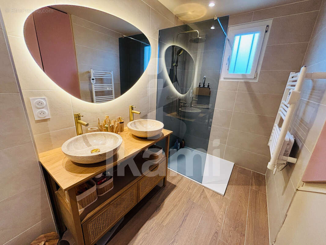 Maison à SALAISE-SUR-SANNE