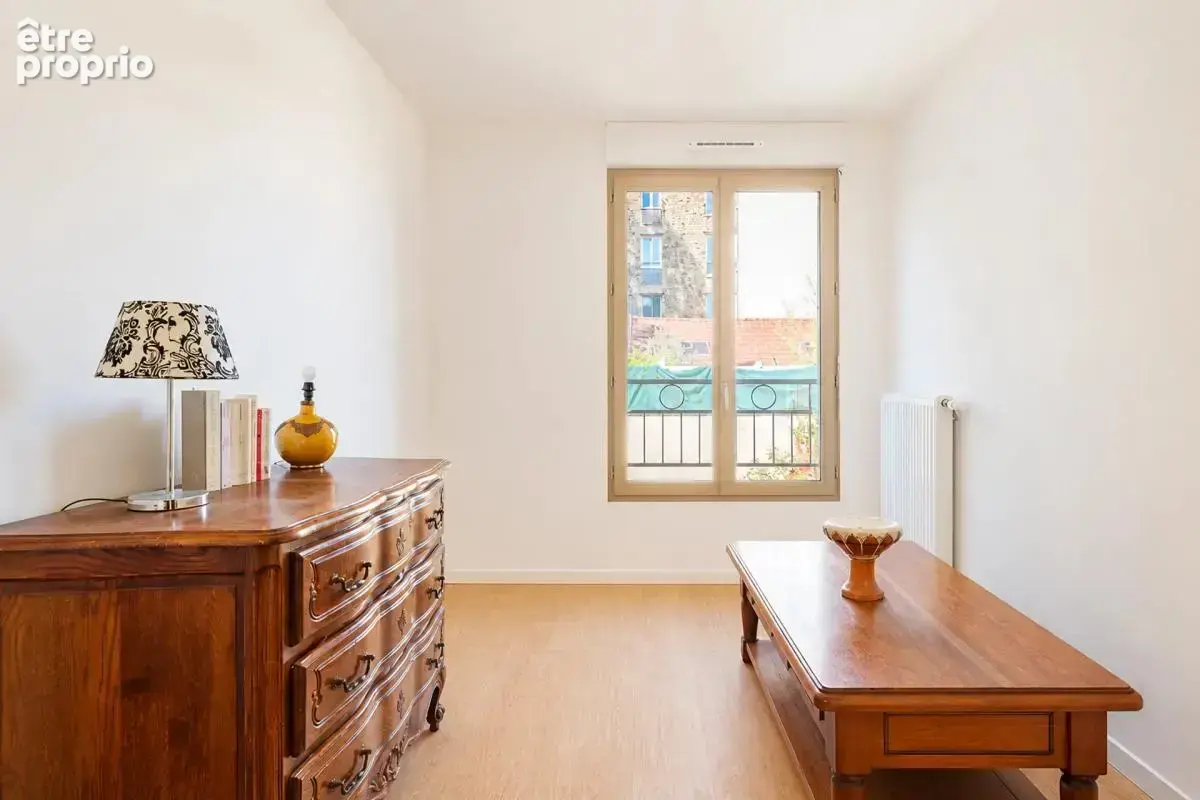LE RAINCY - Maison de type T4 de 94 m² avec cave, box , jardin - photo 10