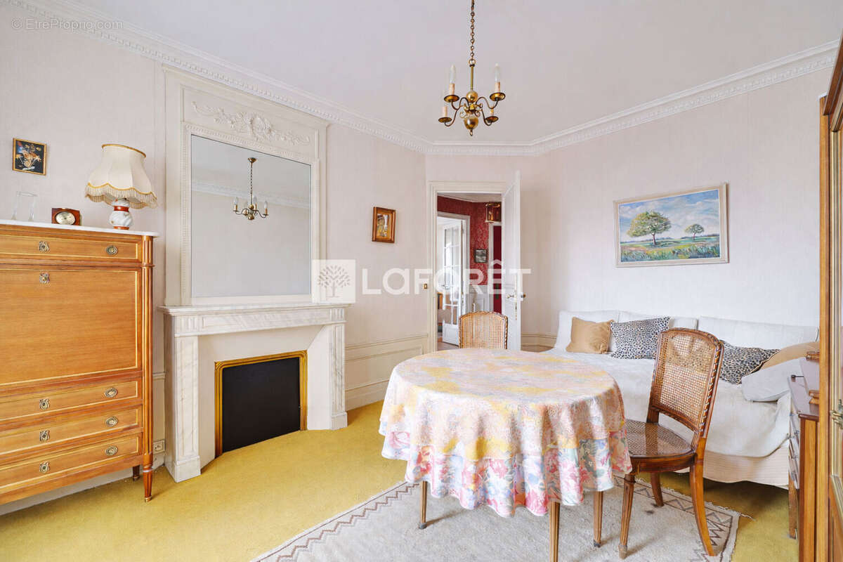 Appartement à PARIS-15E