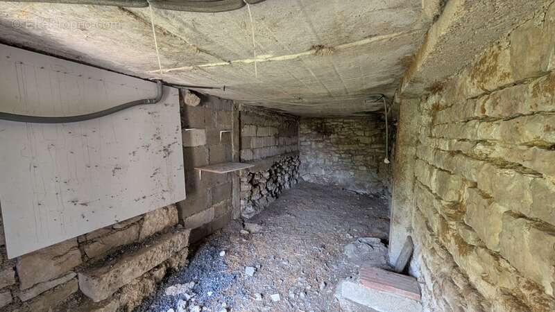 Maison à PACY-SUR-ARMANCON