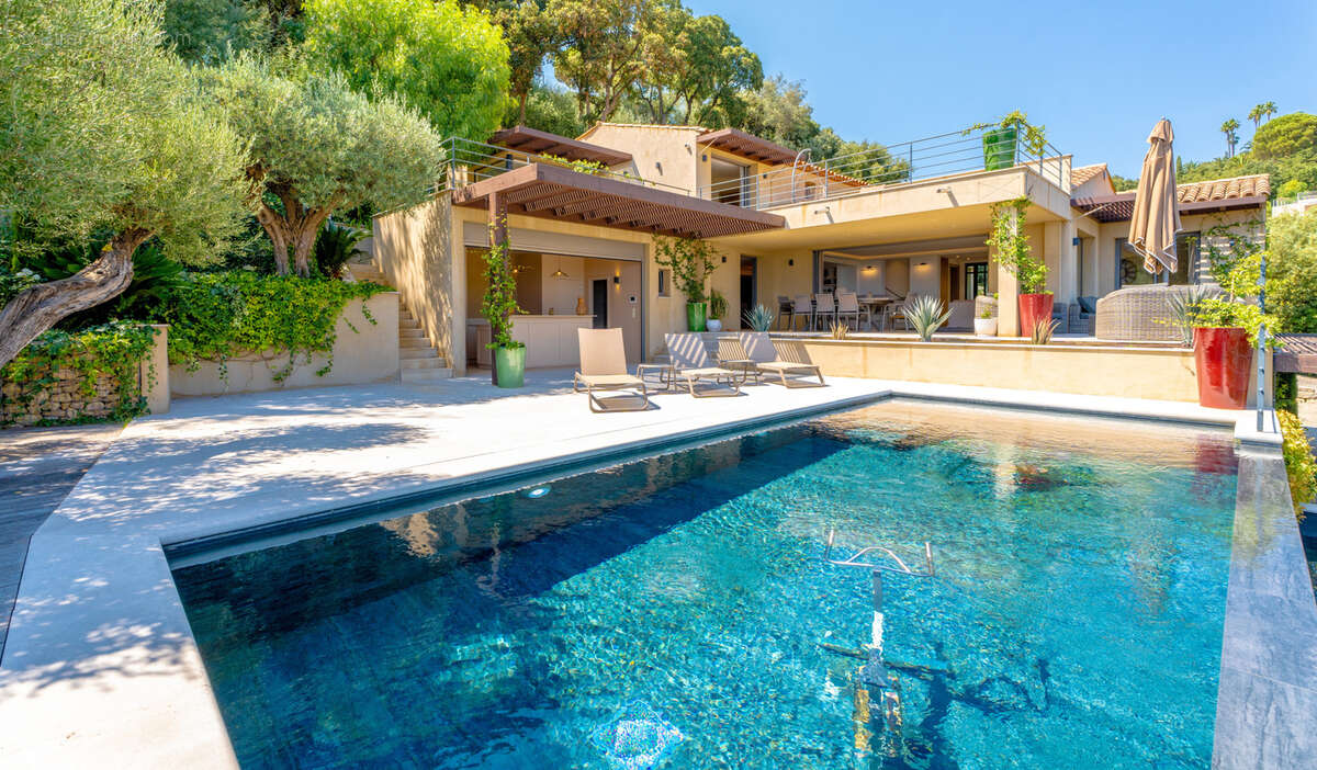 Domaine de la Nartelle villa de prestige avec piscine et vue mer dominante - photo 2