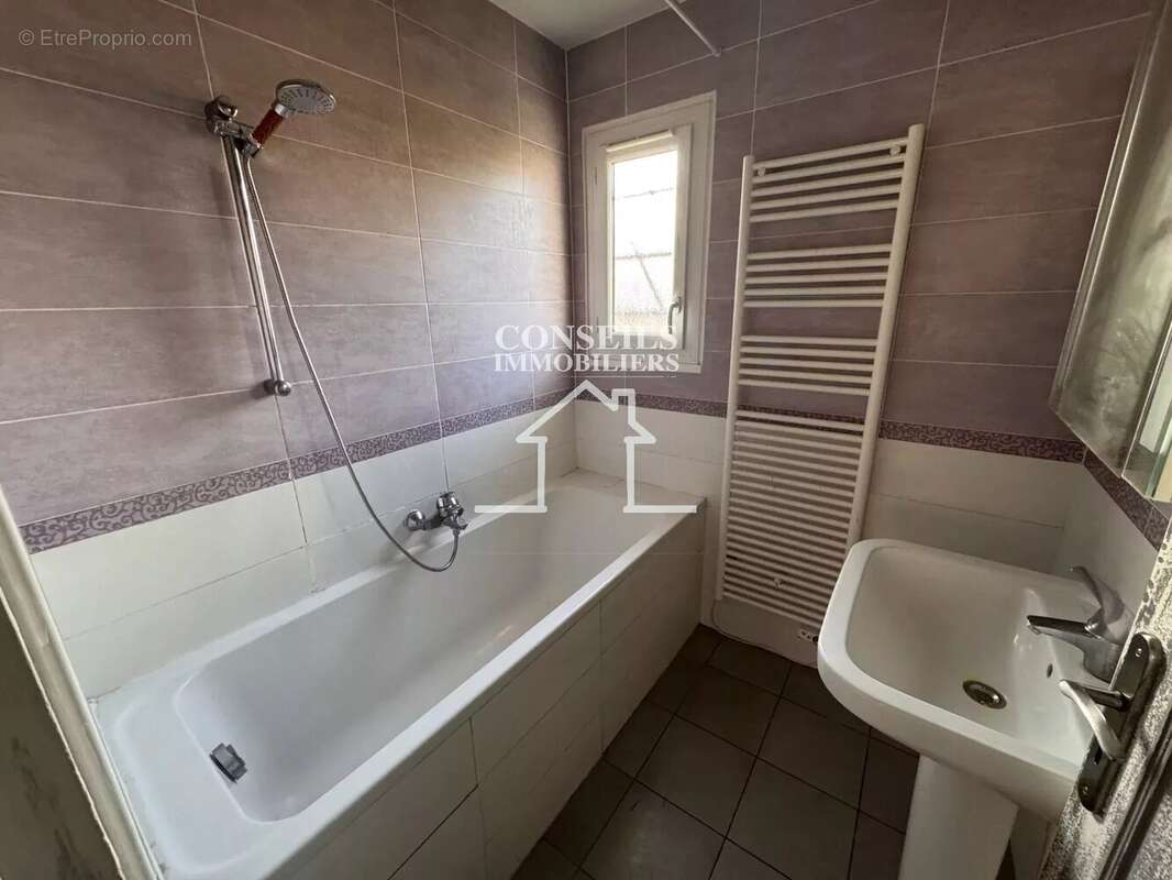 Maison à VILLENEUVE-SUR-YONNE