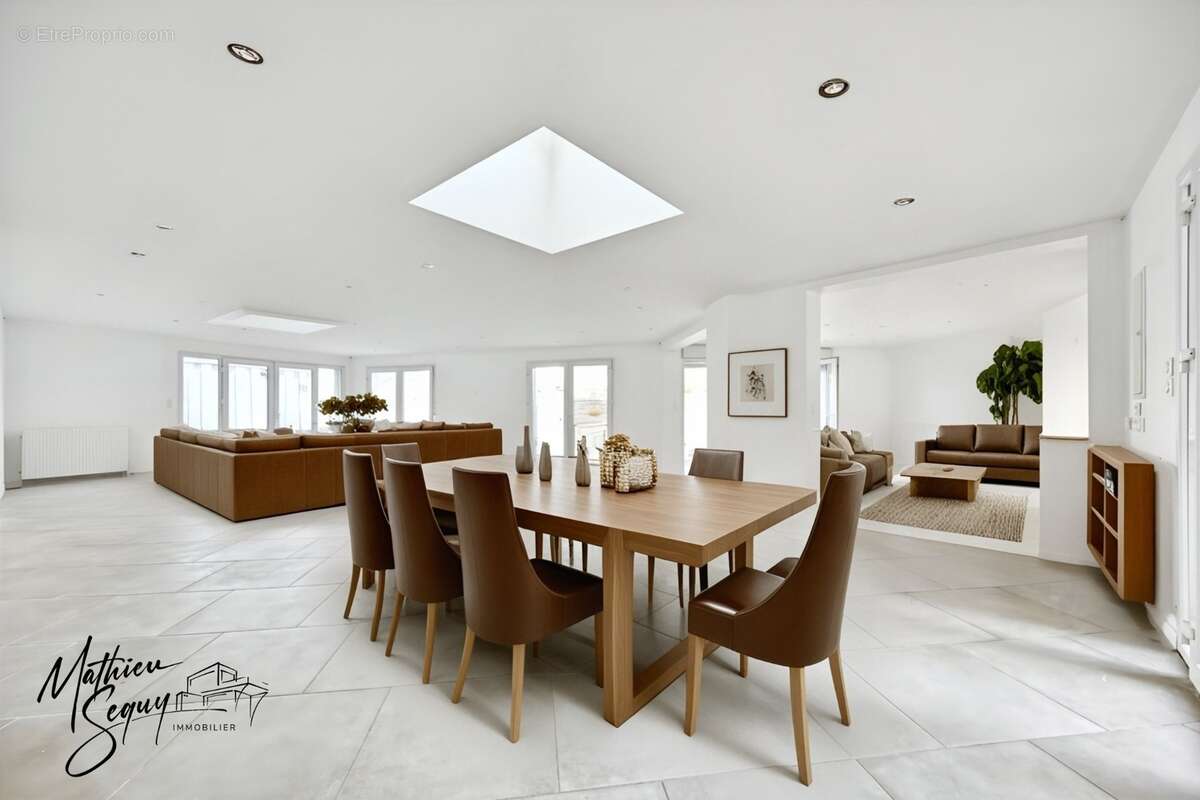 Ensemble immobilier pro/perso à St Genis Laval - photo 13