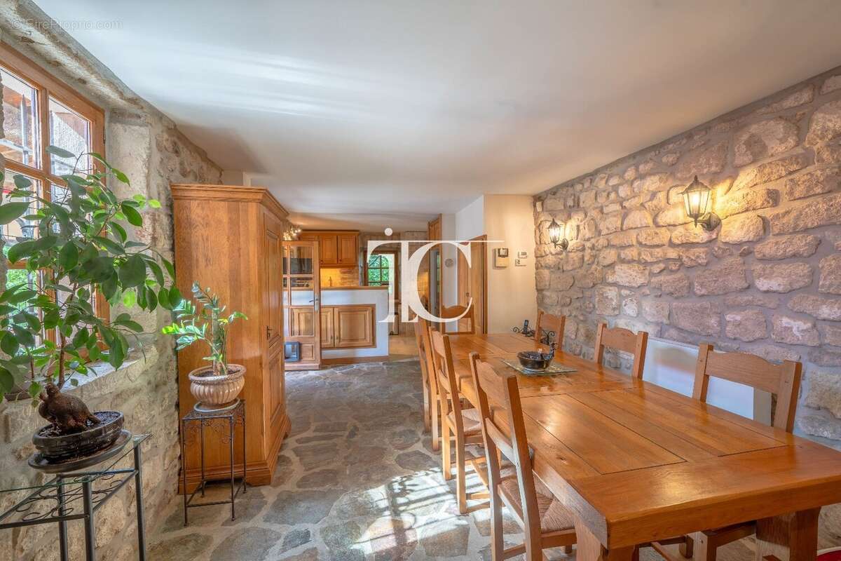 Maison à LABLACHERE