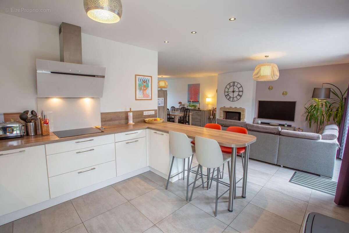 Photo 2 - Maison à LE MESNIL-SAINT-DENIS