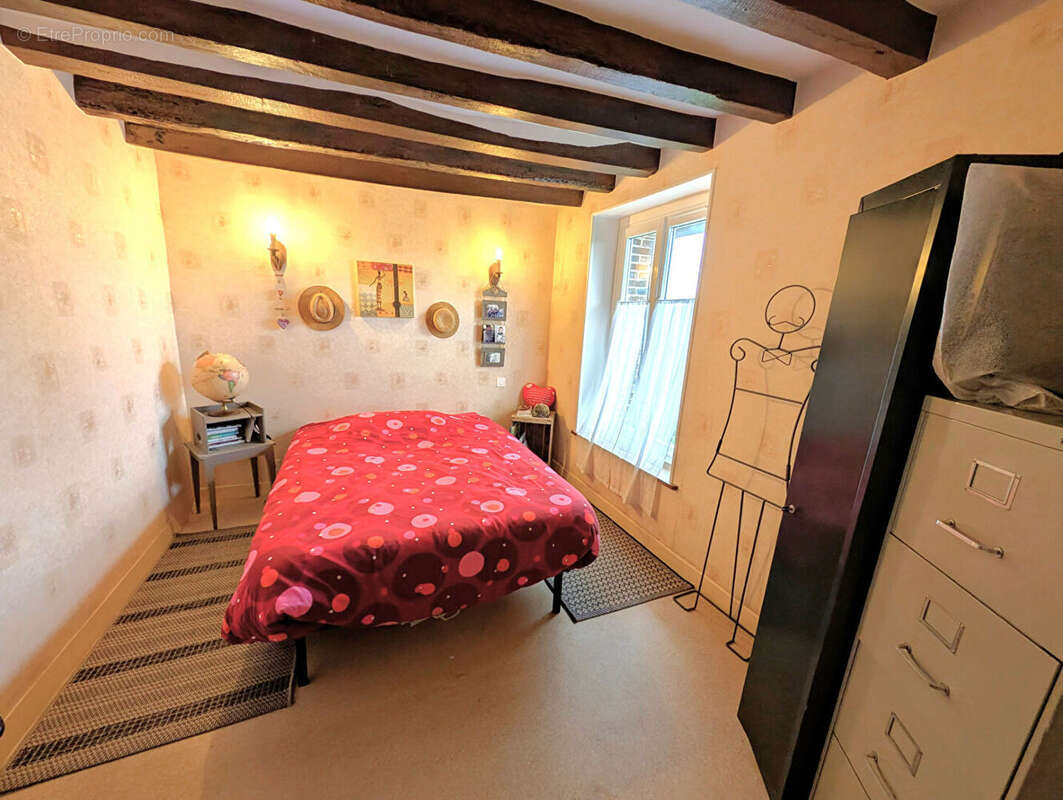 Maison à AILLANT-SUR-THOLON