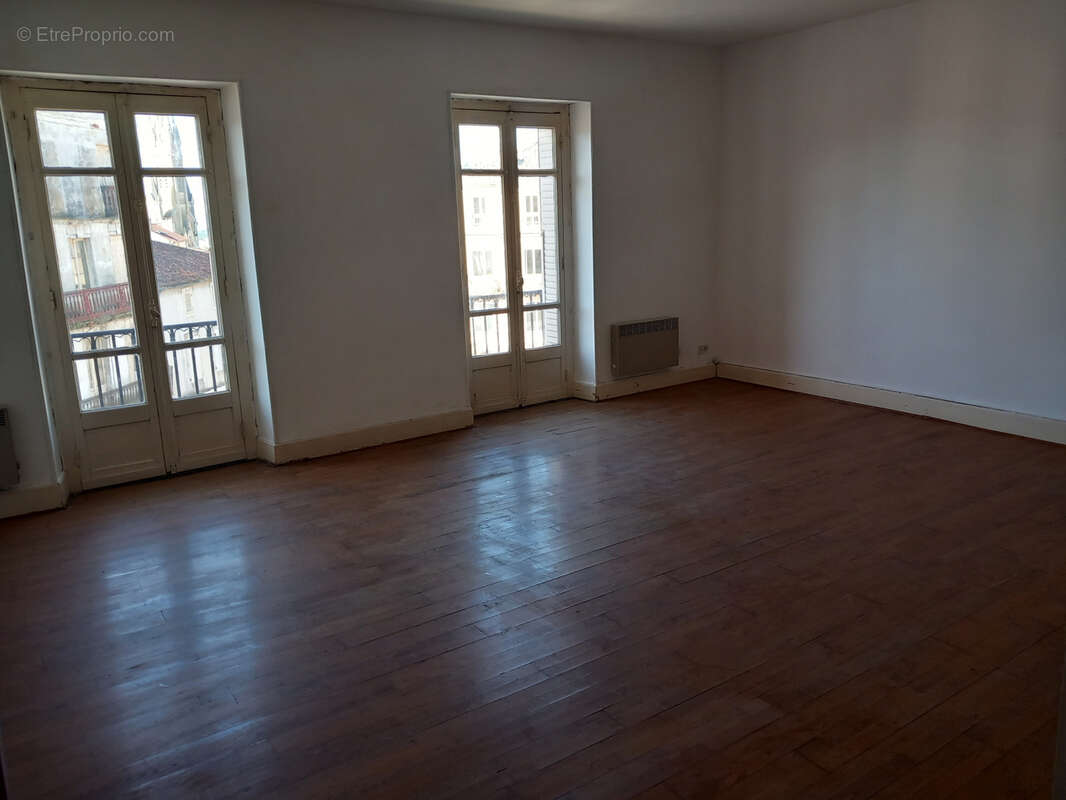 Appartement à FUMEL