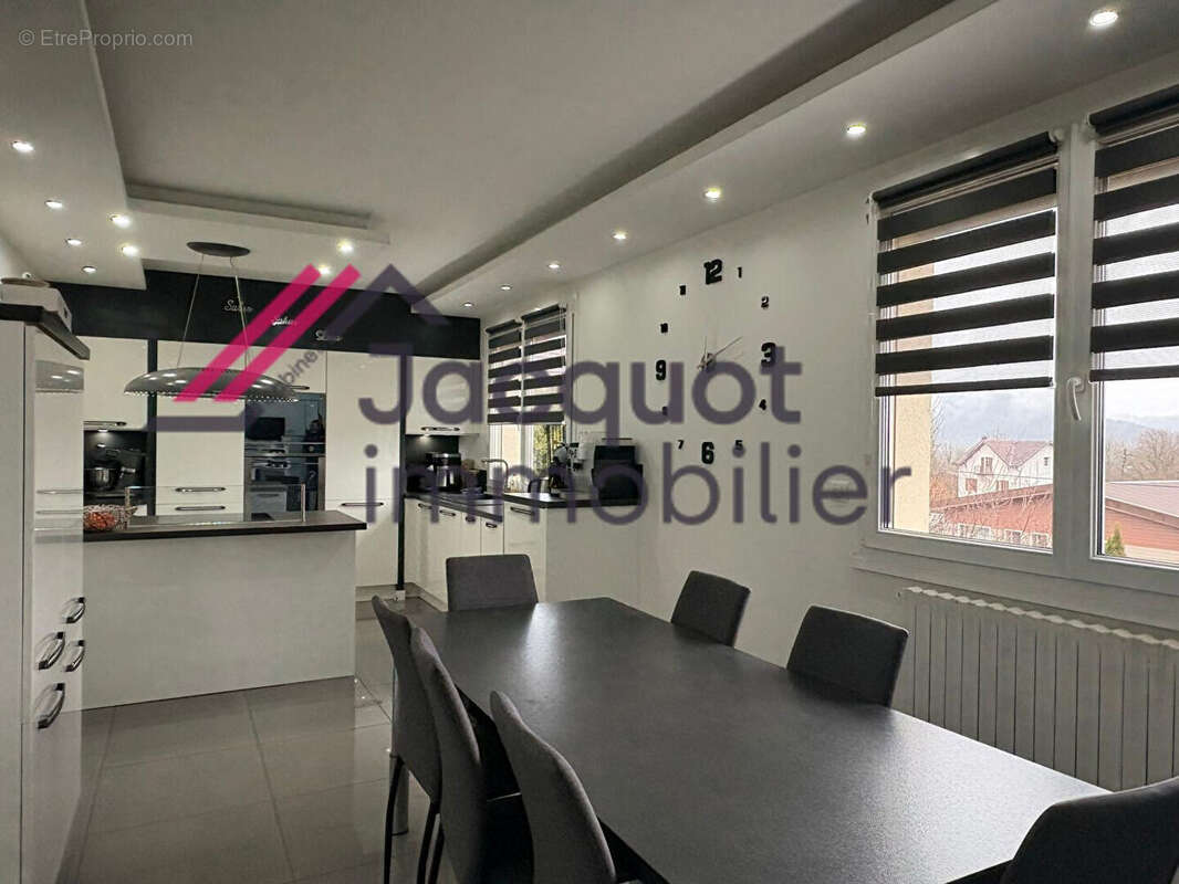 Maison à CHAMPAGNOLE