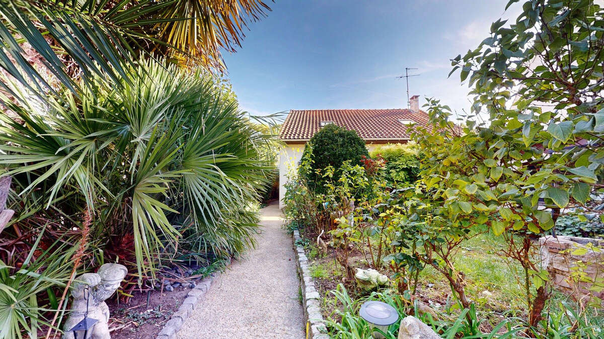 Maison à LE BLANC-MESNIL