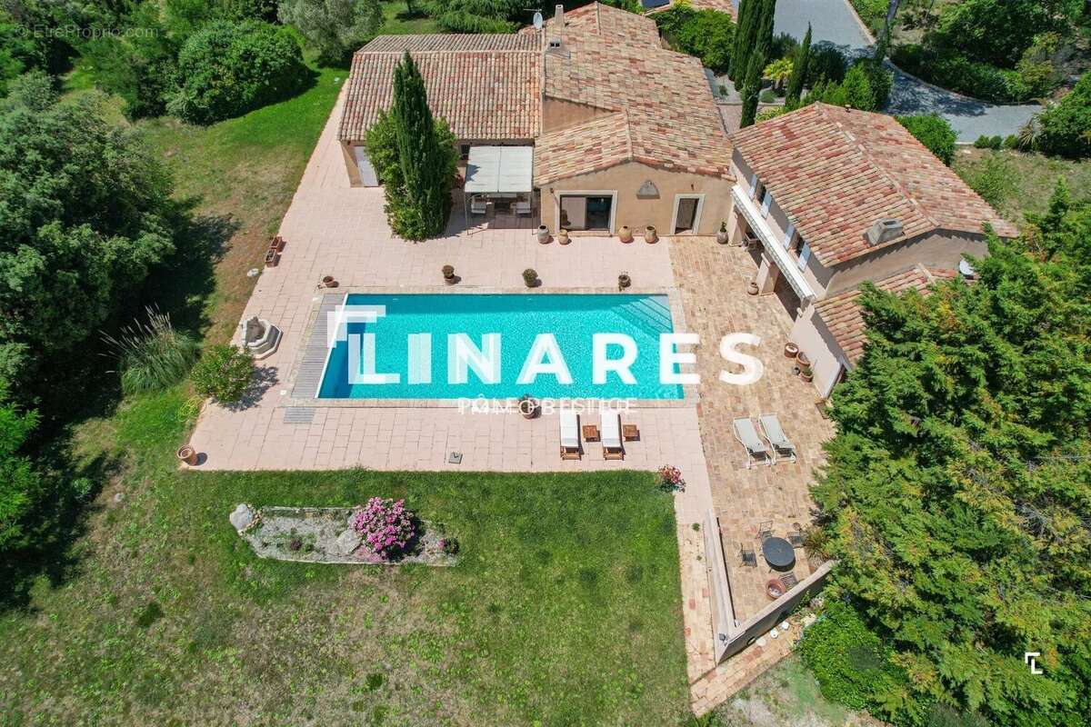LA BELLE - Propriété de 457m2 - Vue Sainte-Victoire - Piscine et Dépendance - Saint-Marc de Jaumegarde - photo 2