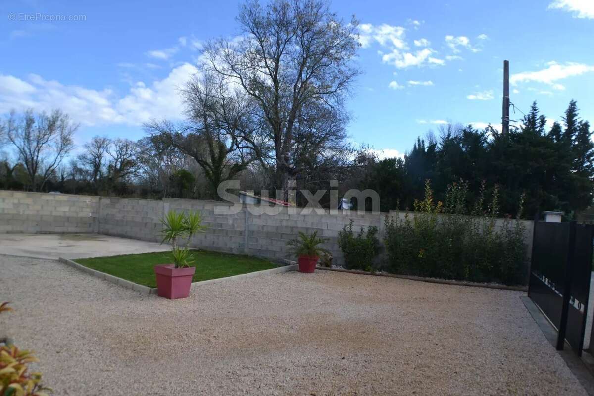 Maison à JONQUIERES-SAINT-VINCENT