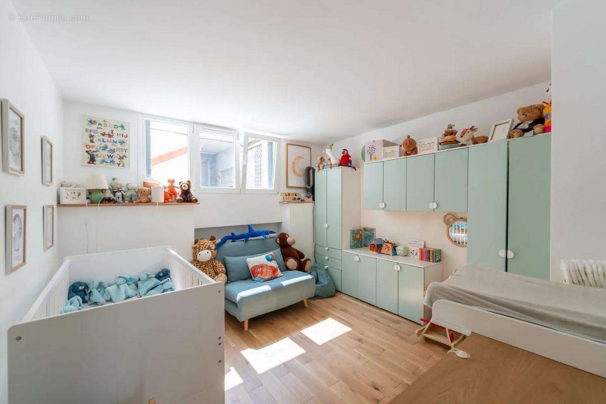 Appartement à SURESNES