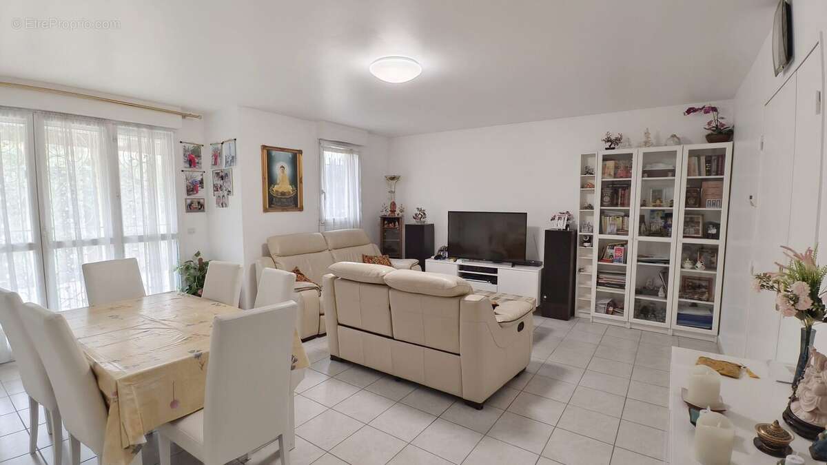 Séjour 1 - Maison à CHAMPS-SUR-MARNE