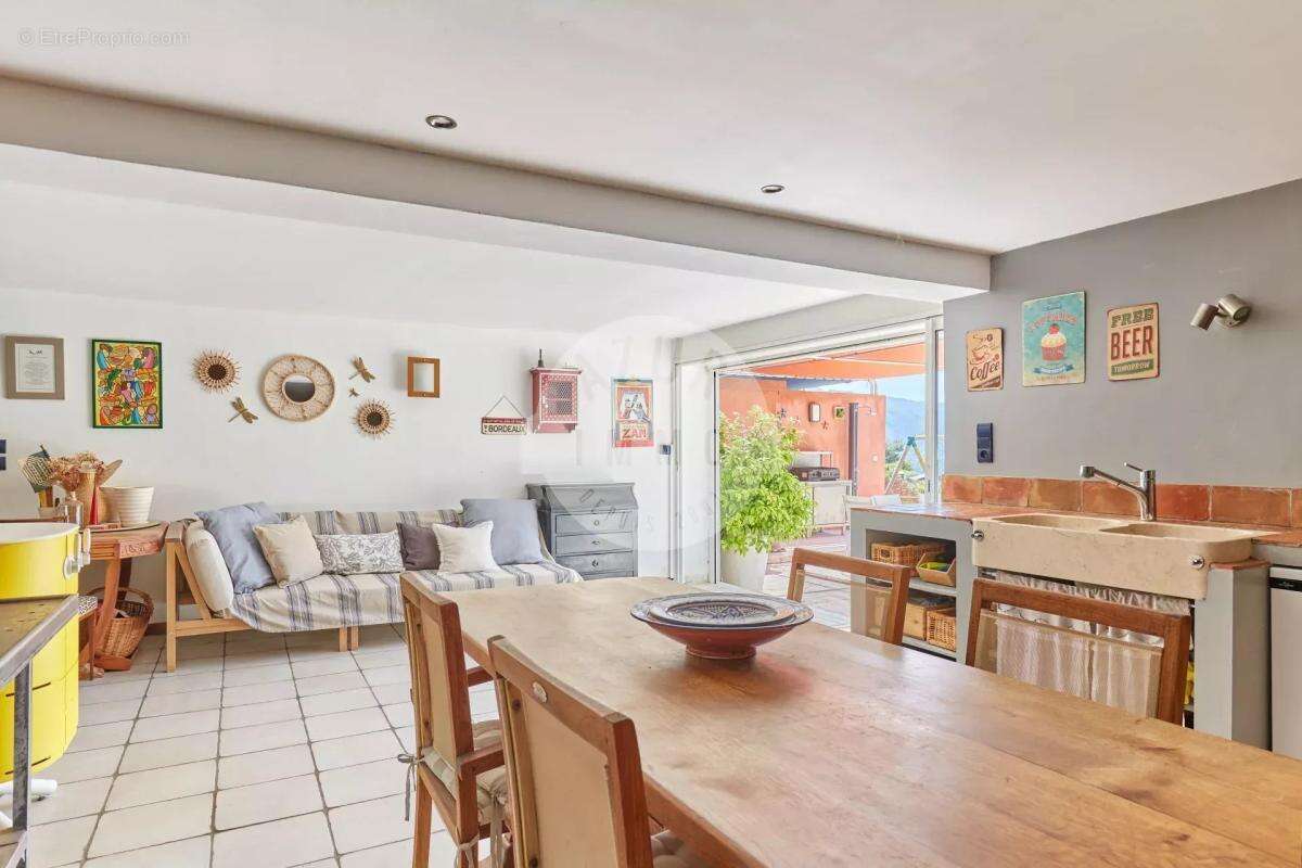 Maison à ROQUEVAIRE