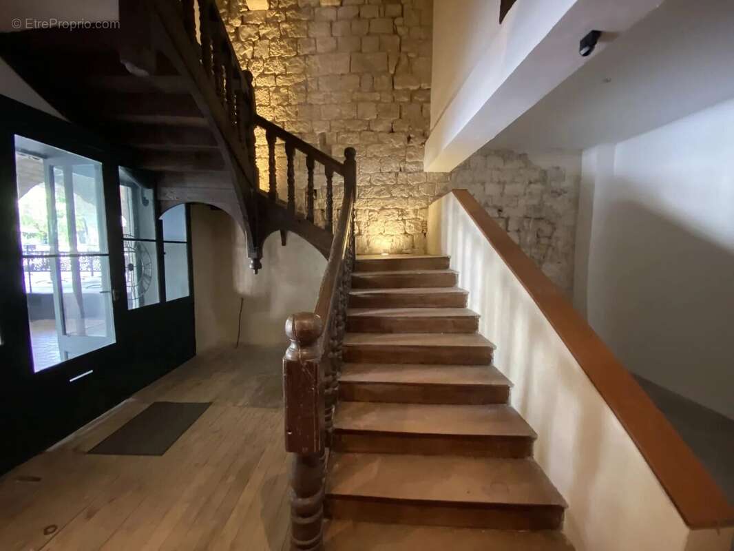Bel appartement au cœur du village à terminer. - photo 10