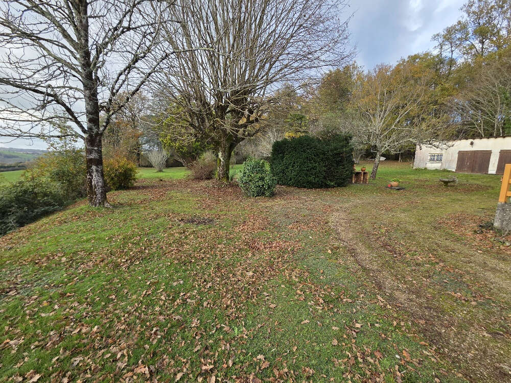 Maison à SAINT-MEDARD-D&#039;EXCIDEUIL