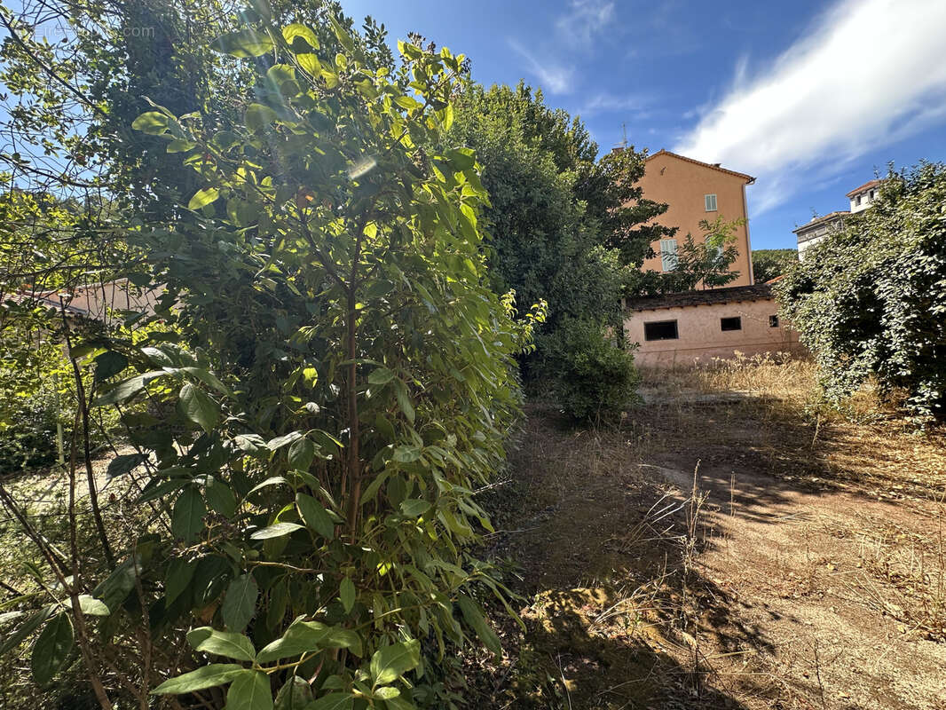 Terrain à SOLLIES-PONT