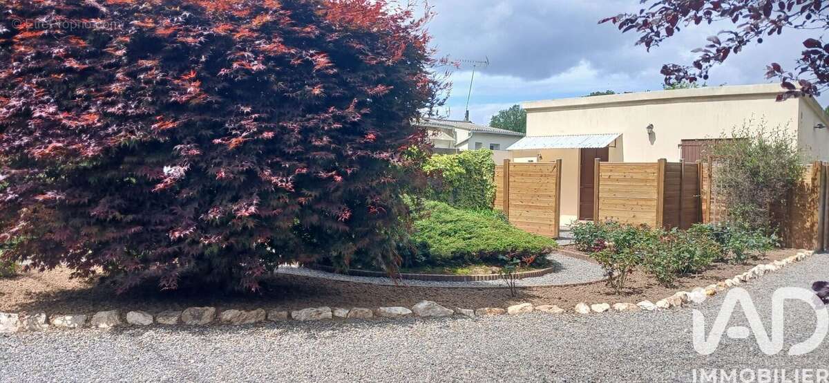 Maison 35 m² à La Chapelle-De-Brain  - photo 2