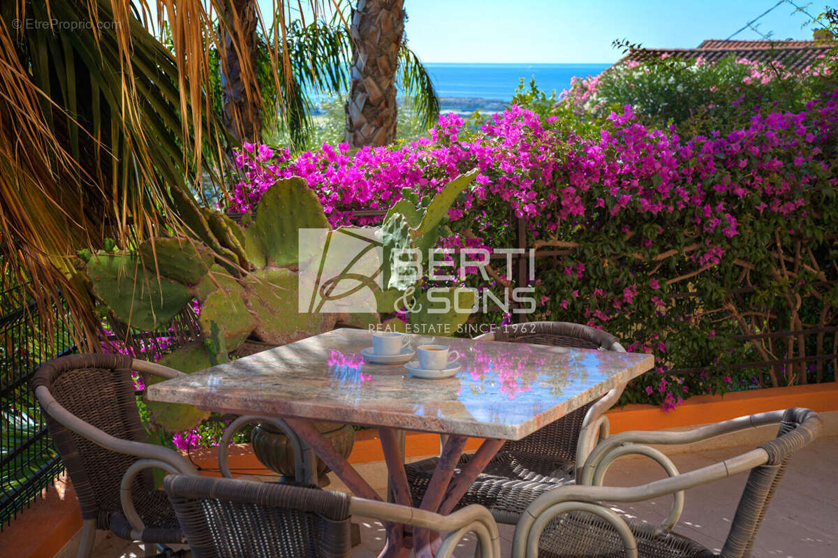 Villa de standing - vue mer et collines - photo 9