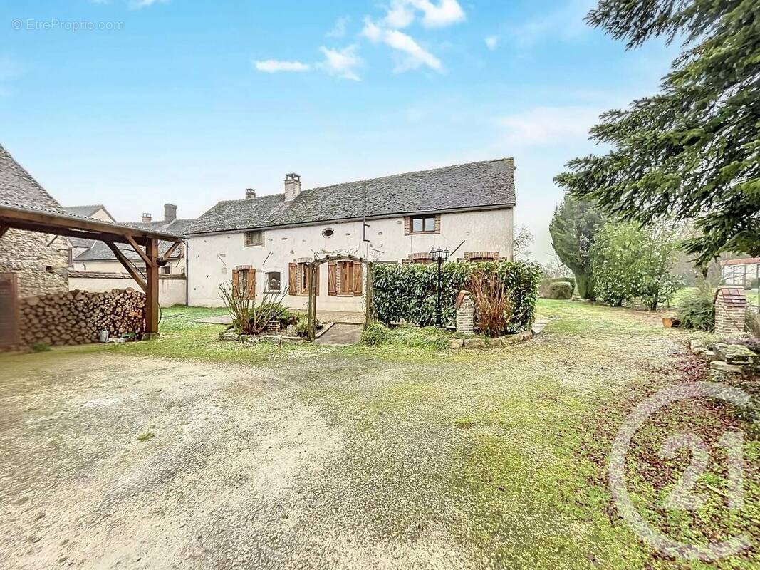 Maison à LES CLERIMOIS