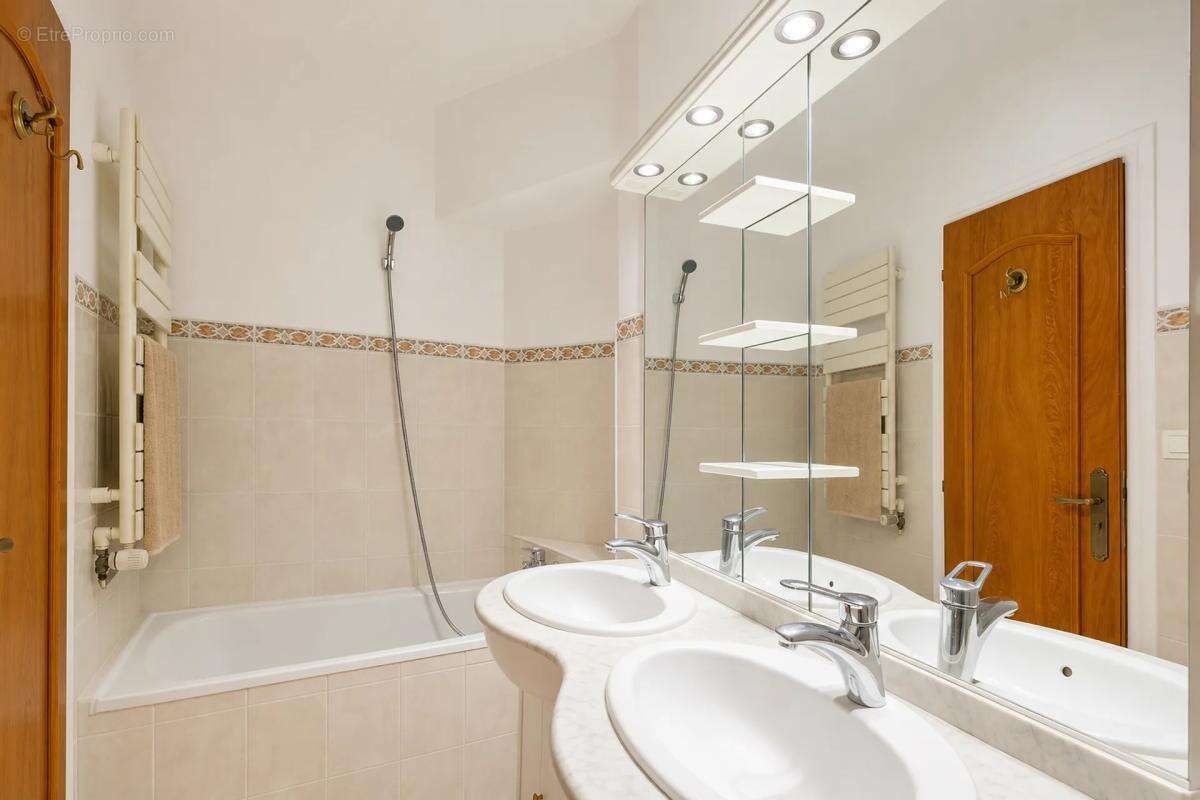 Appartement de 5 pièces de 110 m² situé à Lyon - photo 11