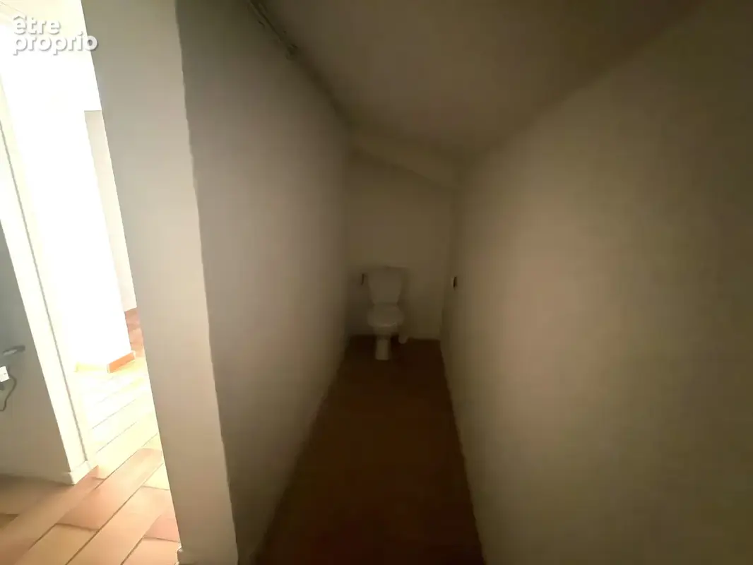 À Aups   Maison de plain-pied avec extérieur et stationnement - photo 13