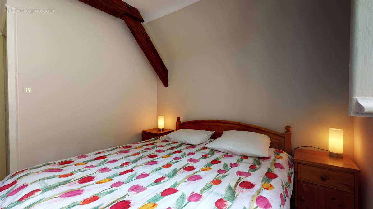 Chambre 1er étage - Maison à BEYNAC-ET-CAZENAC