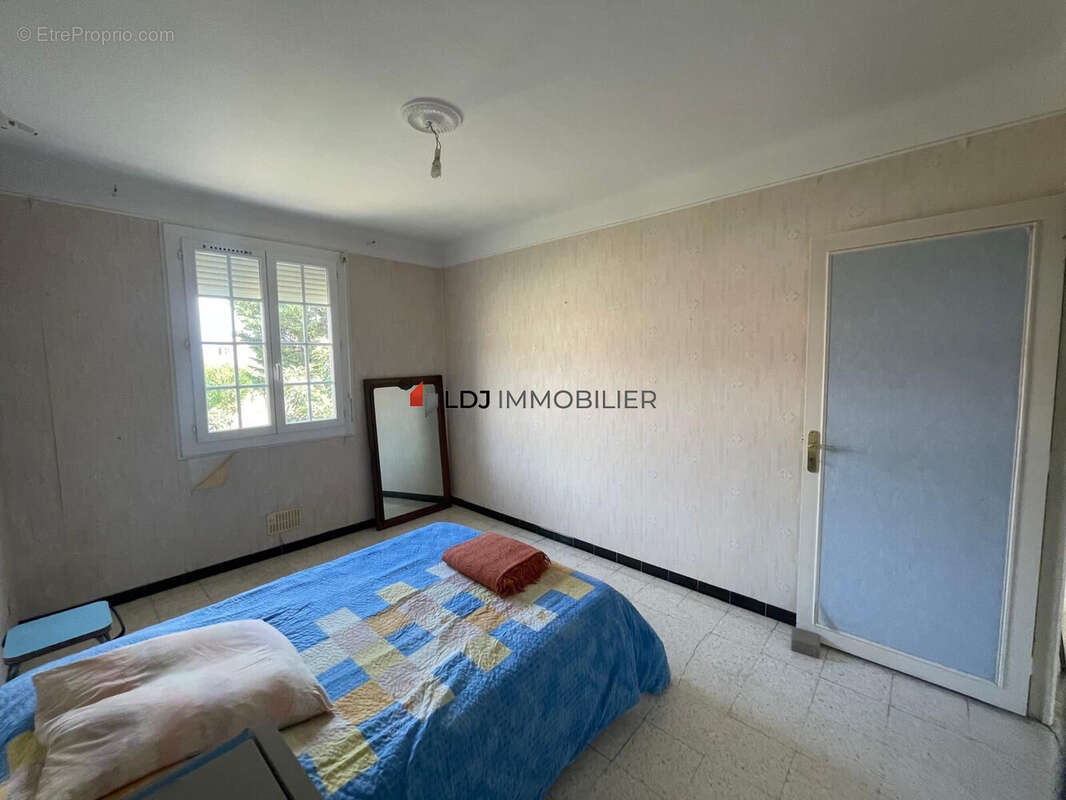 Maison à SAINT-LAURENT-DE-LA-SALANQUE