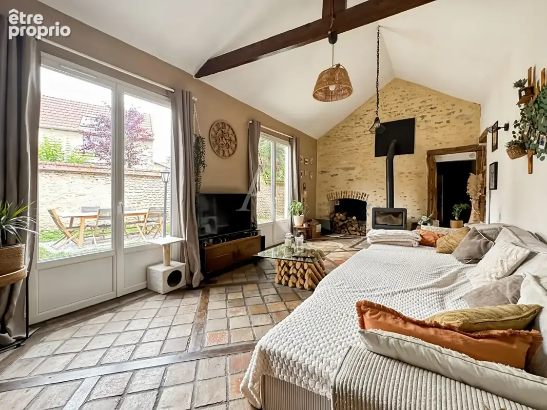 Maison en pierre renovée avec cave et jardin clos - photo 4