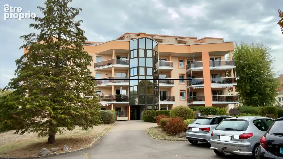 Saint-Dié-des-Vosges - Appartement T3 de 92,8 m² vendu loué, avec terrasse, parking et cave - photo 2