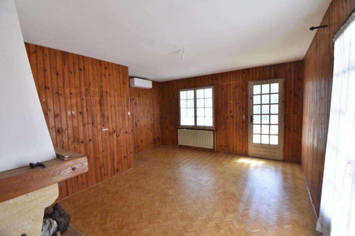Maison à MYENNES