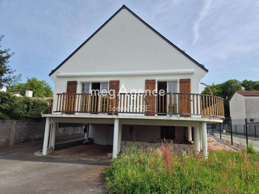 Maison à BOUGUENAIS