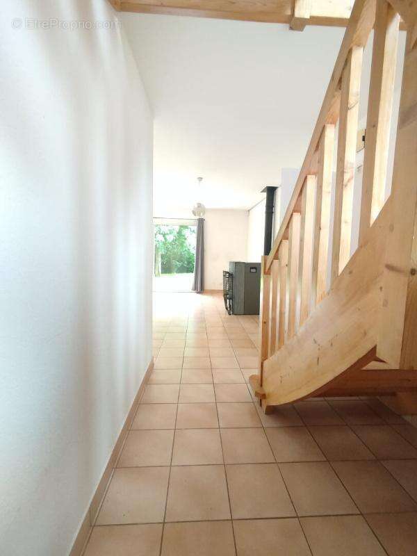 Maison familiale lumineuse 193 m² avec fort potentiel - 4/5 chambres - Grand jardin - photo 16