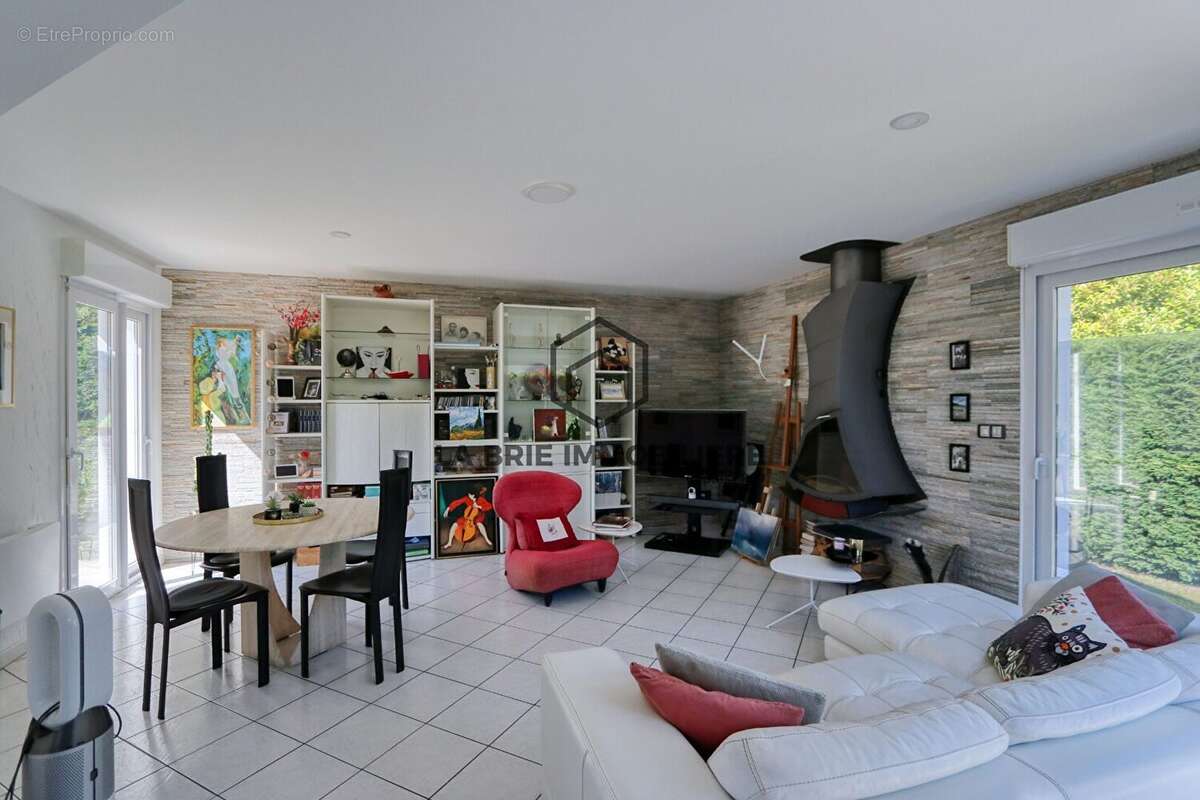 Maison 87 m² à Villecresnes  - photo 3