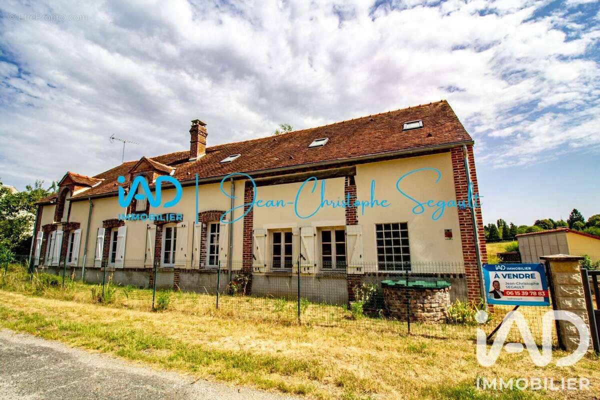 Maison 216 m² à La Chapelle-Saint-Sepulcre  - photo 3