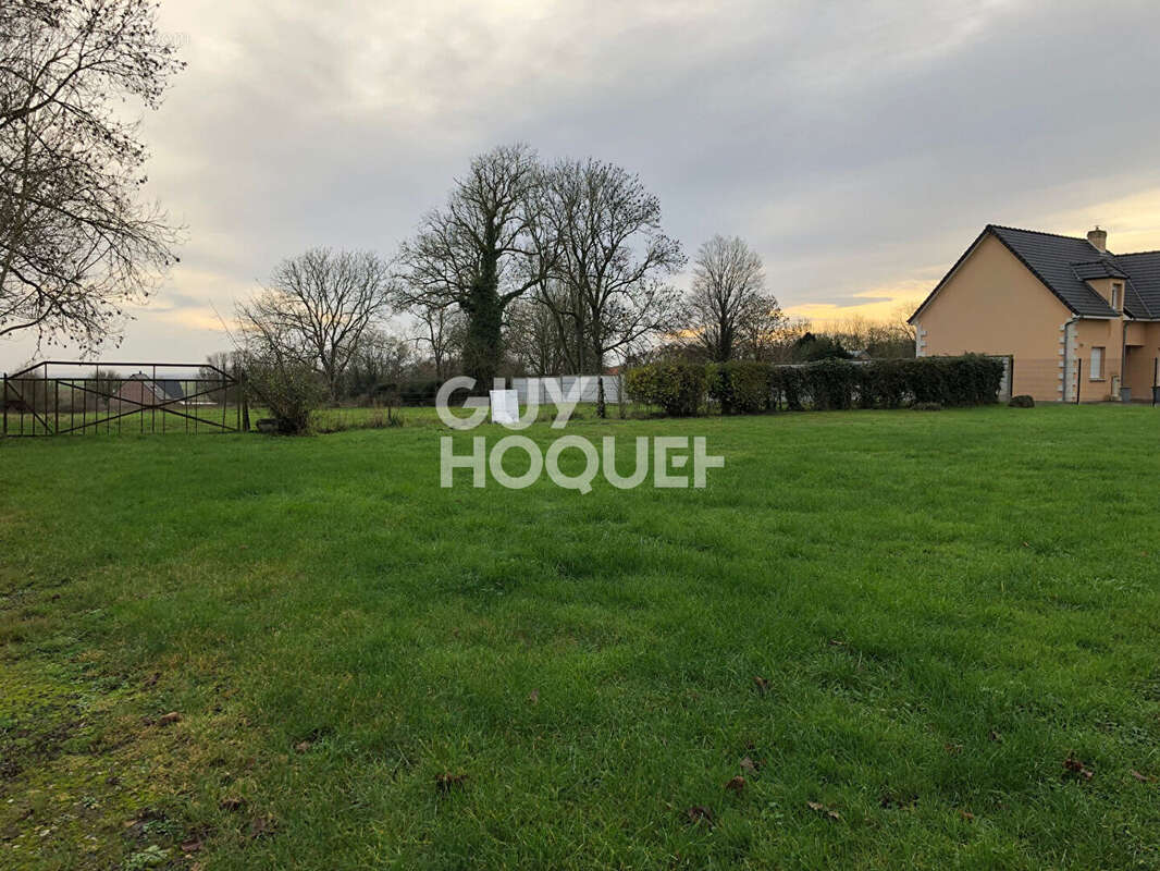 Terrain à MARICOURT
