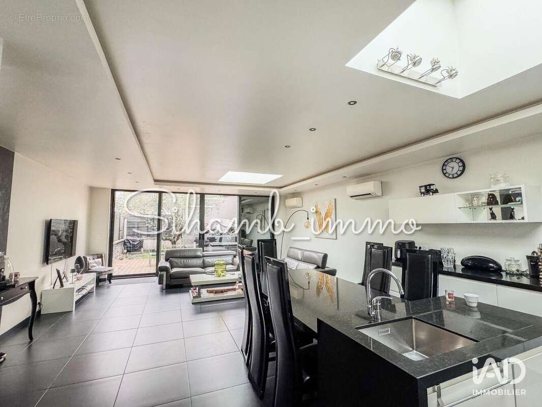 Photo 9 - Commerce à SAINT-MAUR-DES-FOSSES