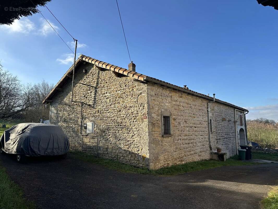 Maison à NANTEUIL-EN-VALLEE