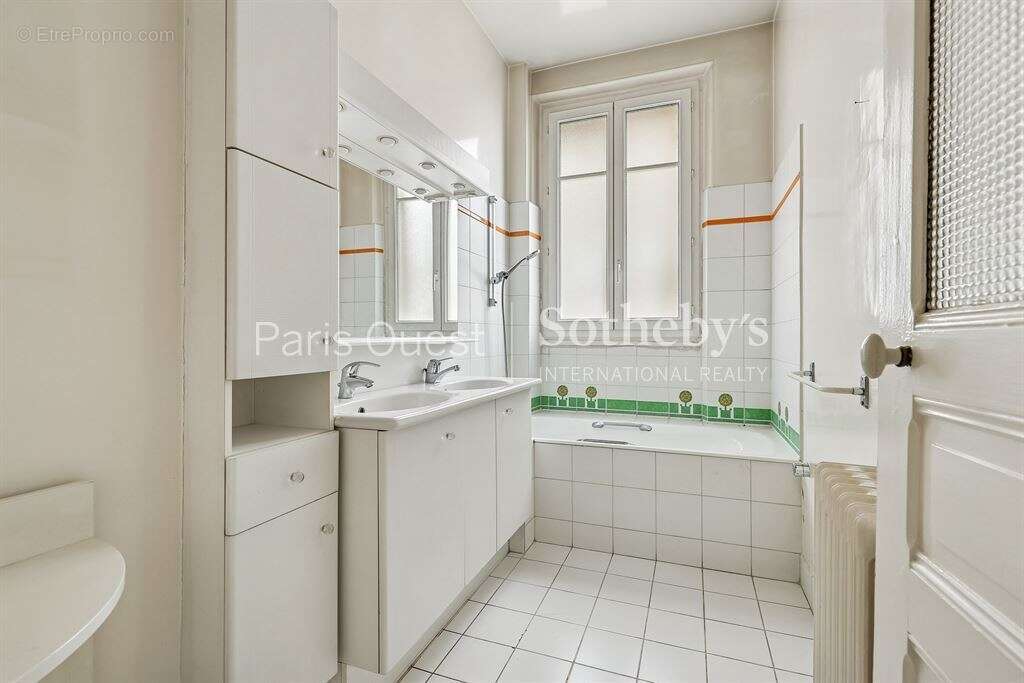 Appartement à NEUILLY-SUR-SEINE