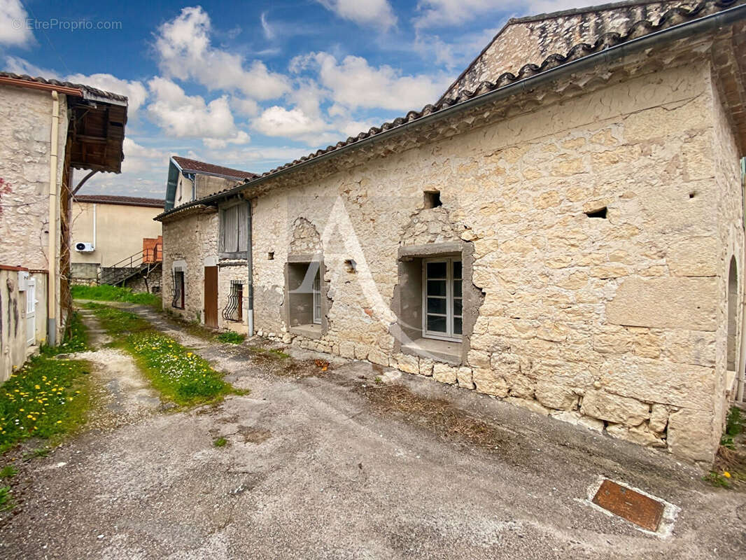Maison à MONTAIGU-DE-QUERCY