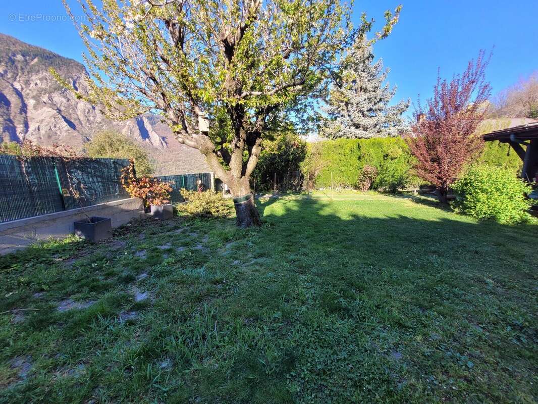 Maison à SAINT-JULIEN-MONT-DENIS