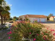 POUZAUGES, dans un hameau au calme, belle maison de plain-pied de 108 m², - Maison à POUZAUGES