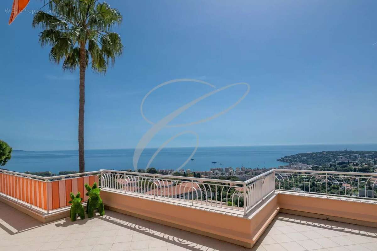 Appartement à ROQUEBRUNE-CAP-MARTIN