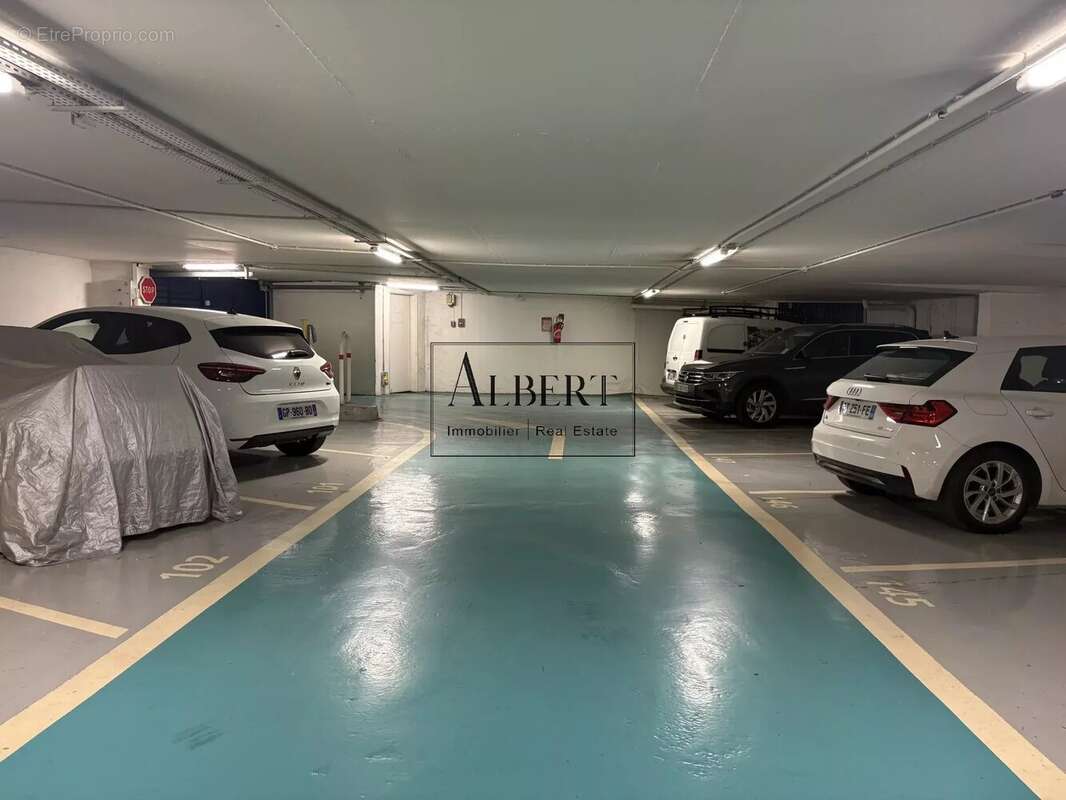 Parking à CANNES