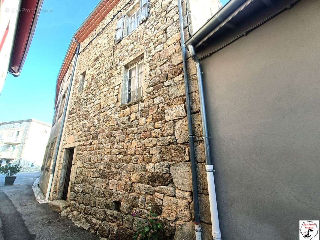 Maison à COLOMBIER-LE-JEUNE